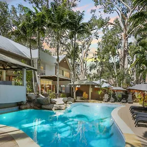 https://paradise-on-the-beach-palm-cove.queenslandhotels.net